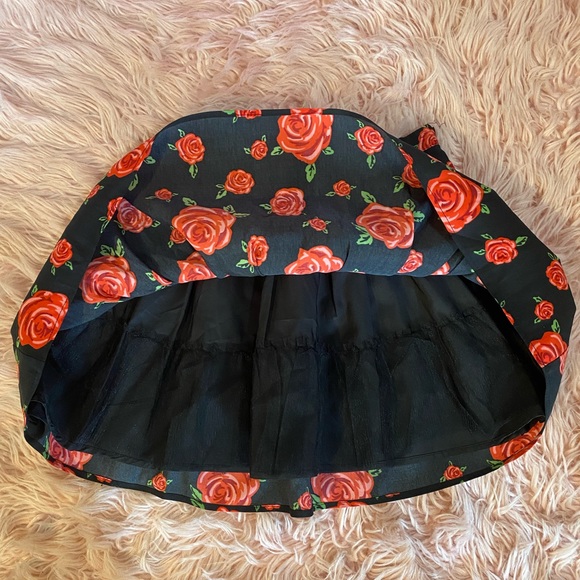 Forever 21 Black Skirt With Rose Details Size: 28 Medium - Picture 2 of 7